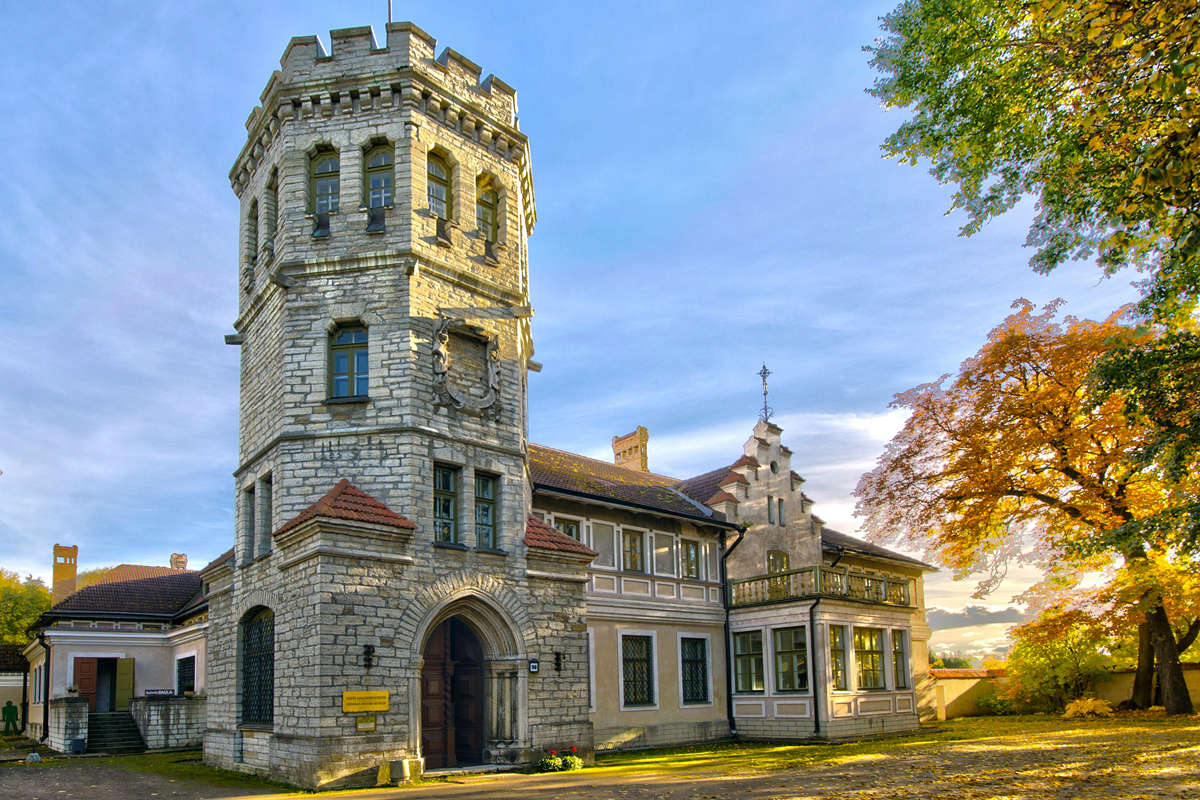 Estonian History Museum - Maarjamäe Palace