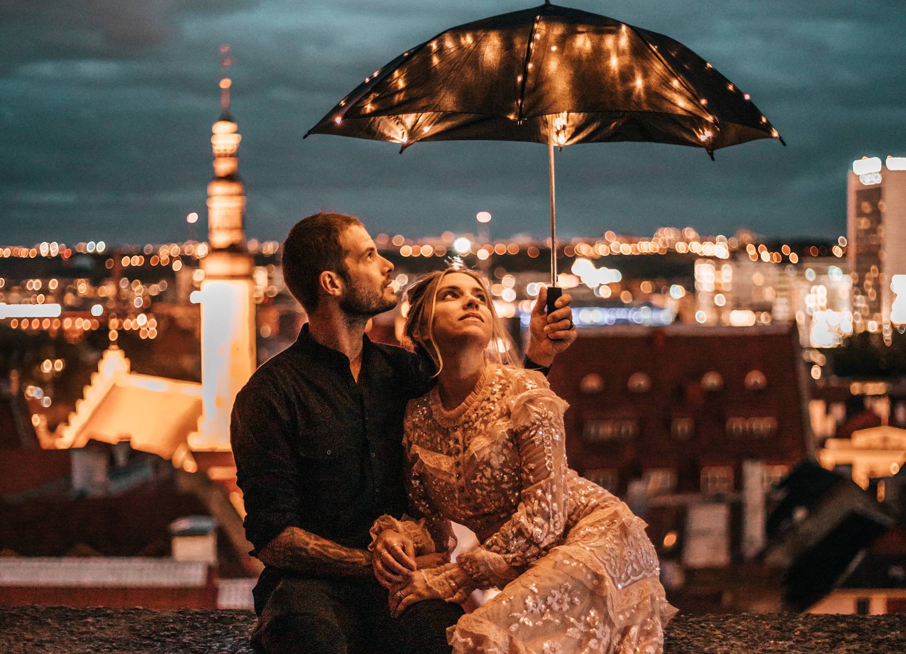 A couple on the Kohtuotsa viewing platform at night