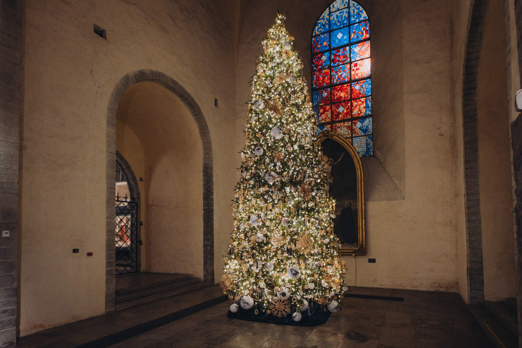 Christmas tree in St. Nicholas' Church in Tallinn, Estonia Photo: Kadi-Liis Koppel