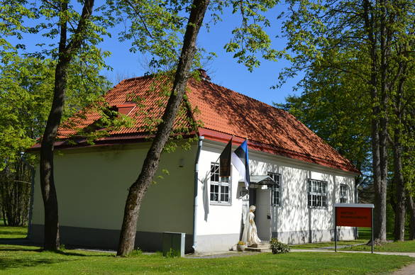 kevadine vaade Peeter I majamuuseumile Tallinnas Kadriorus